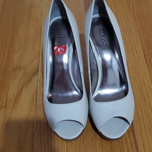 Shoes - Picture 1 of 2
